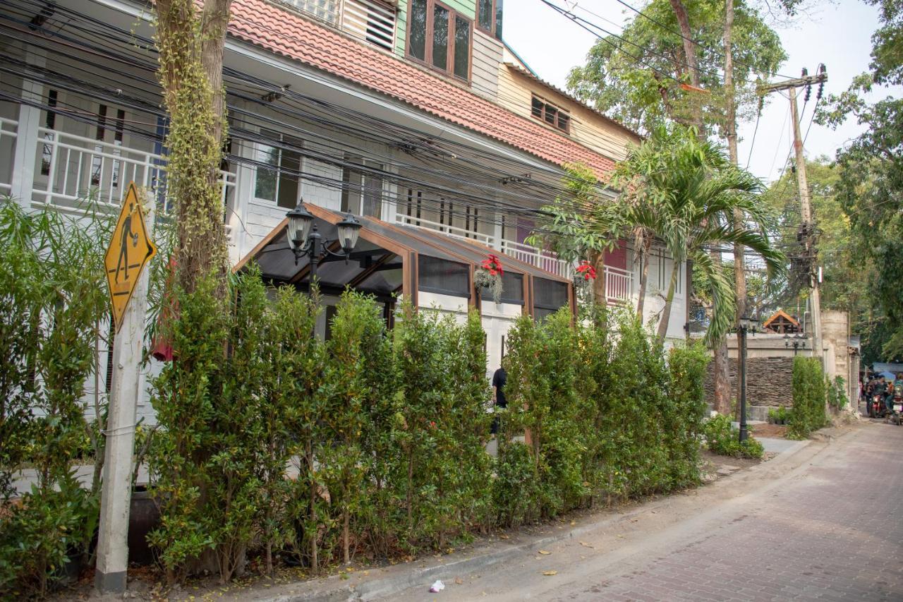 宾馆 慵懒凉鞋住宿